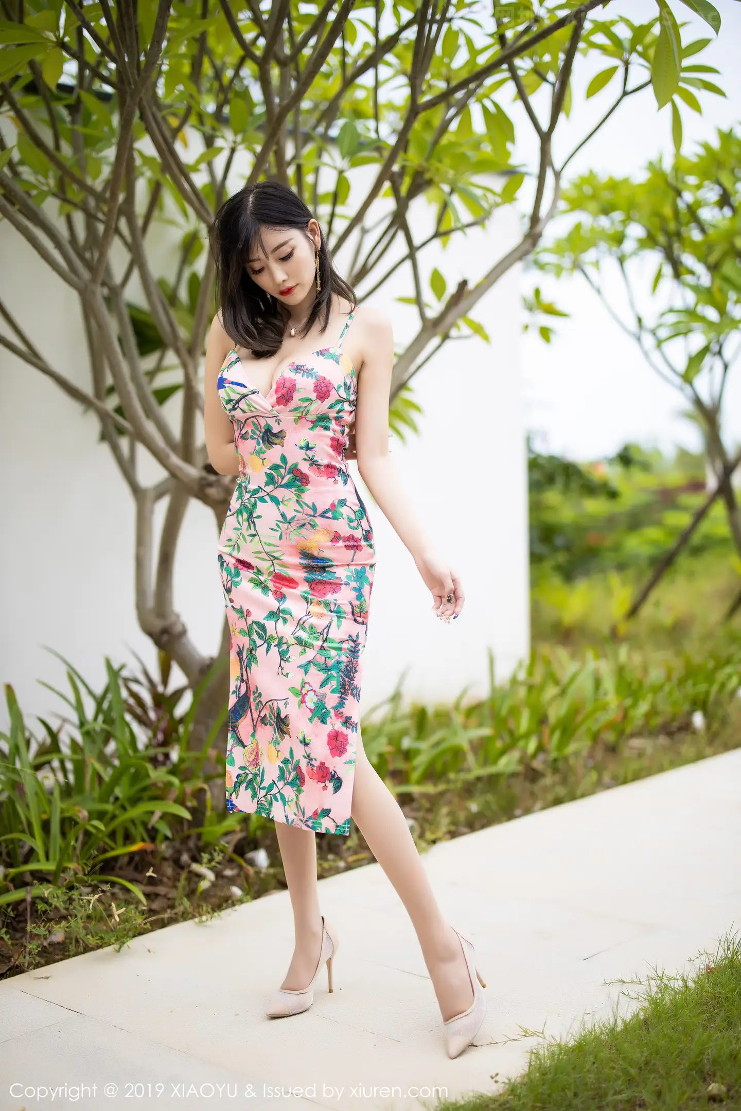 图片[5]-[XiaoYu画语界]Vol.194 女神杨晨晨sugar心愿旅拍华丽吊裙+性感比基尼完美诱惑写真70P-秀人网官方网站